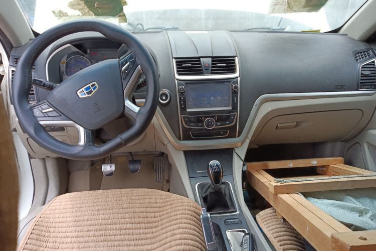 Used Geely Auto Emgrand 2014 Sedan 1.3T Manual Elite Model Center Console
