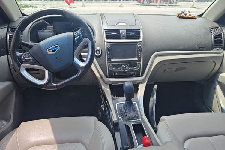 Used Geely Auto Emgrand 2014 Sedan 1.5L CVT Elite Model Center Console