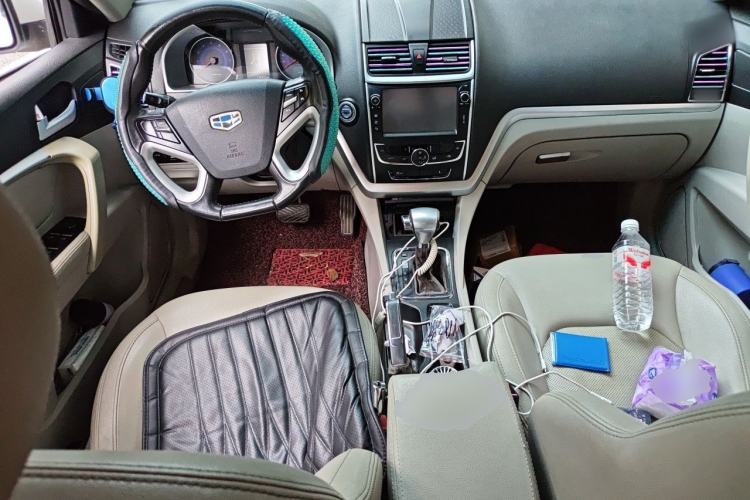 Used Geely Auto Emgrand 2014 Sedan 1.3T CVT Prestige Model Center Console