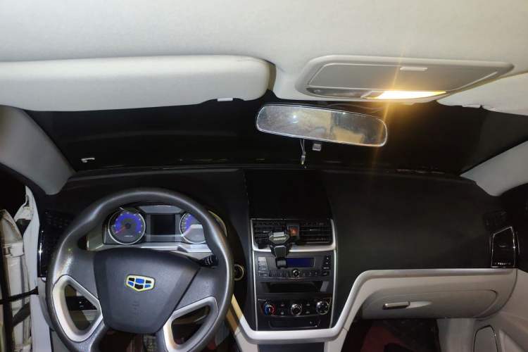 Used Geely Auto Emgrand 2014 Sedan 1.5L Manual Fashion Edition Center Console