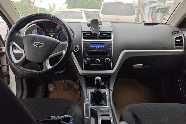 Used Geely Auto Emgrand 2014 Hatchback 1.5L Manual Fashion Edition Center Console