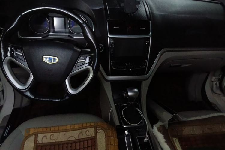 Used Geely Auto Emgrand 2014 Sedan 1.3T CVT Prestige Model Center Console