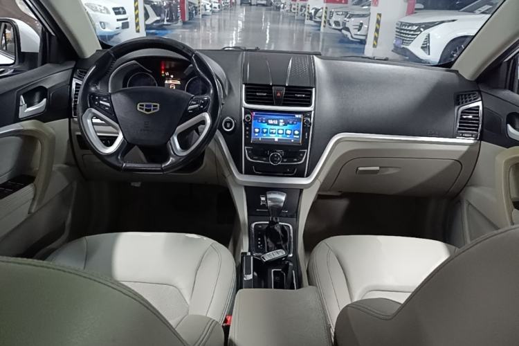 Used Geely Auto Emgrand 2014 Sedan 1.5L CVT Elite Model Center Console