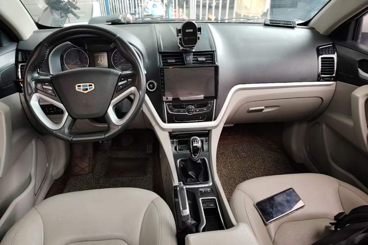Used Geely Auto Emgrand 2014 Sedan 1.5L Manual Elite Model Center Console