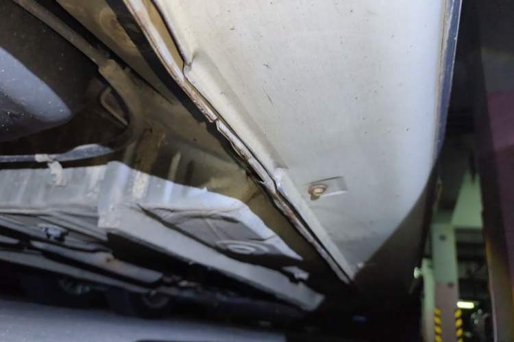 Used Geely Auto Emgrand 2014 Sedan 1.3T CVT Elite Model Chassis Rear Right