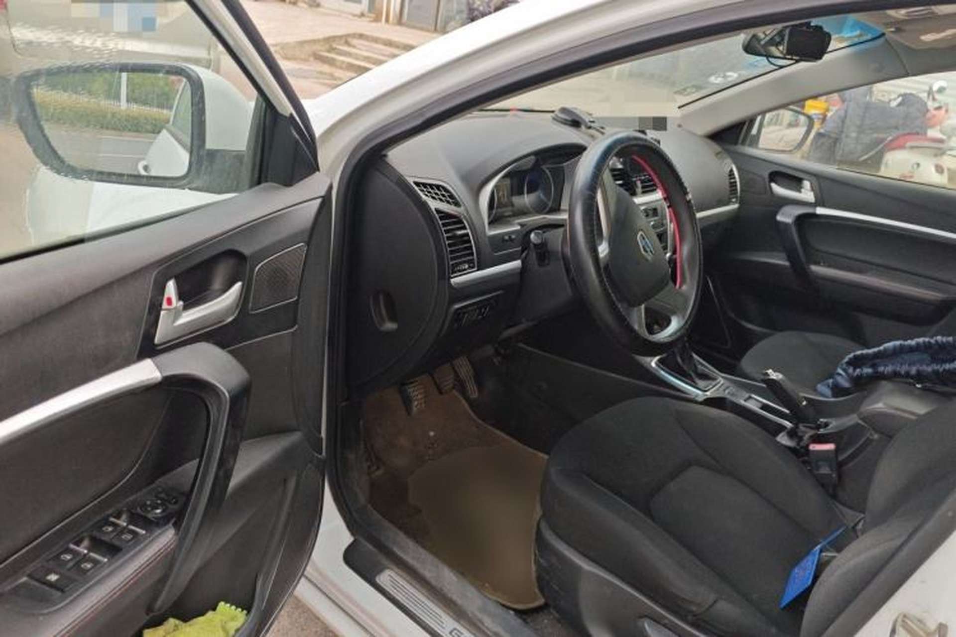 Used Geely Auto Emgrand 2014 Hatchback 1.5L Manual Fashion Edition Driver Seat
