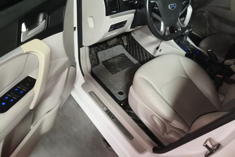 Used Geely Auto Emgrand 2014 Sedan 1.3T CVT Elite Model Driver Seat