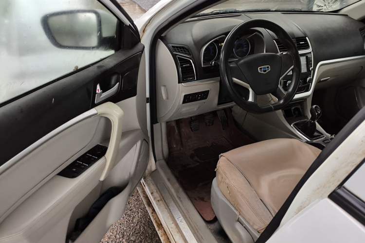 Used Geely Auto Emgrand 2014 Sedan 1.5L Manual Fashion Edition Driver Seat