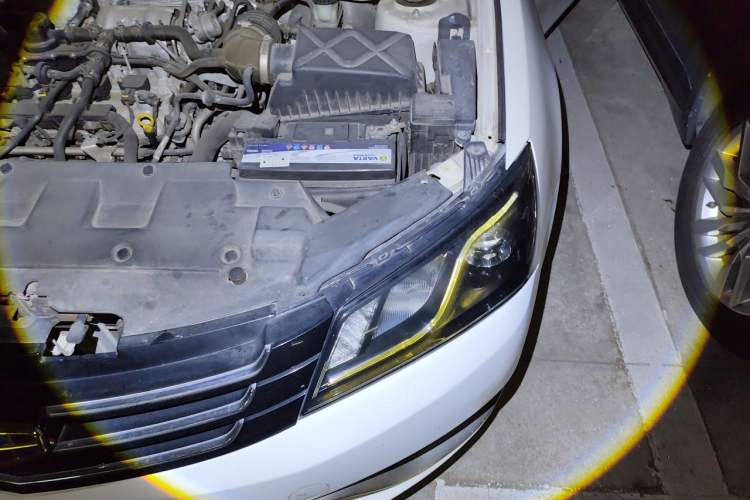 Used Geely Auto Emgrand 2014 Sedan 1.3T CVT Elite Model Engine Bay Left