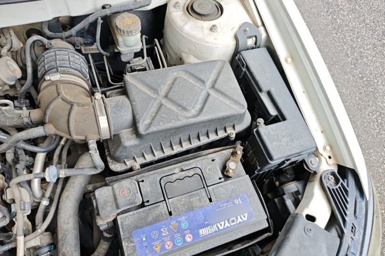Used Geely Auto Emgrand 2014 Sedan 1.3T CVT Prestige Model Engine Bay Left