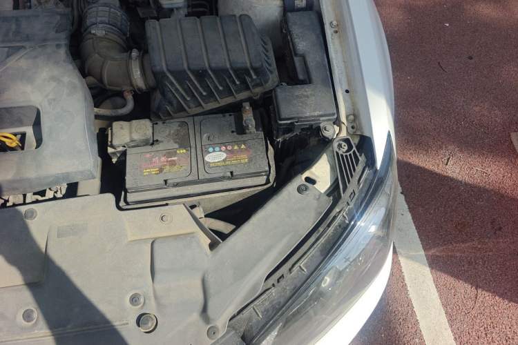 Used Geely Auto Emgrand 2014 Sedan 1.3T Manual Elite Model Engine Bay Left
