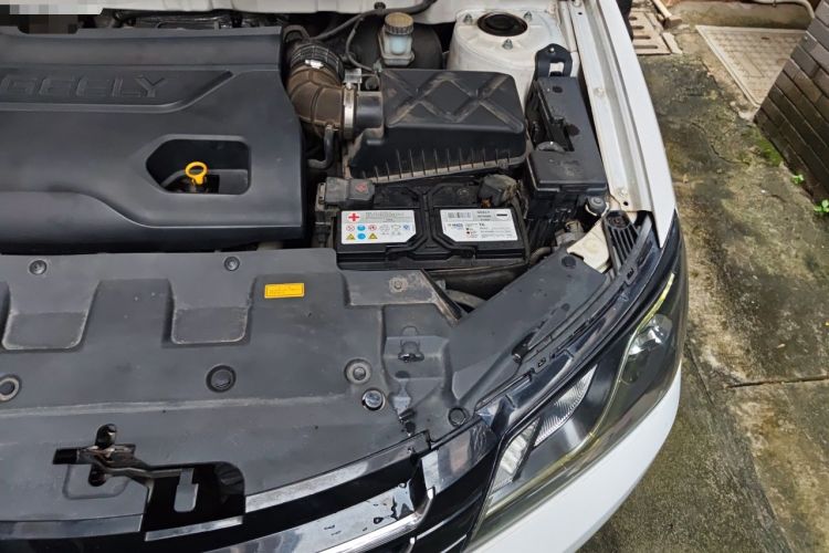 Used Geely Auto Emgrand 2014 Sedan 1.3T CVT Prestige Model Engine Bay Left