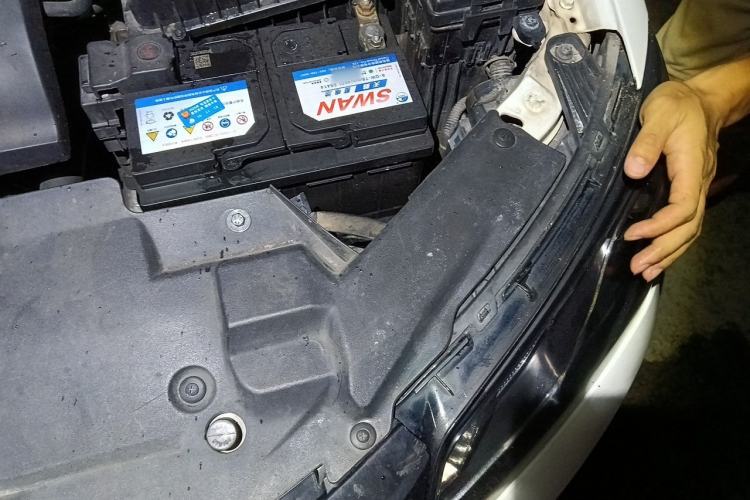 Used Geely Auto Emgrand 2014 Sedan 1.3T CVT Prestige Model Engine Bay Left