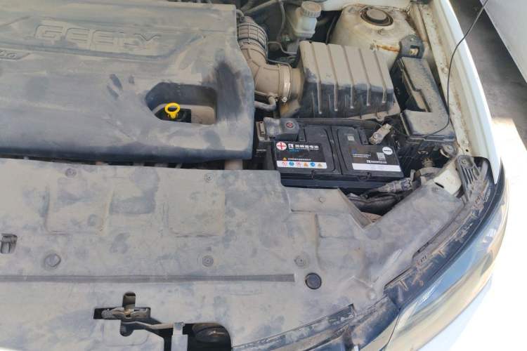 Used Geely Auto Emgrand 2014 Sedan 1.3T Manual Luxury Model Engine Bay Left