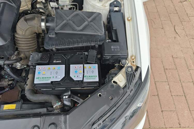 Used Geely Auto Emgrand 2014 Sedan 1.5L CVT Elite Model Engine Bay Left