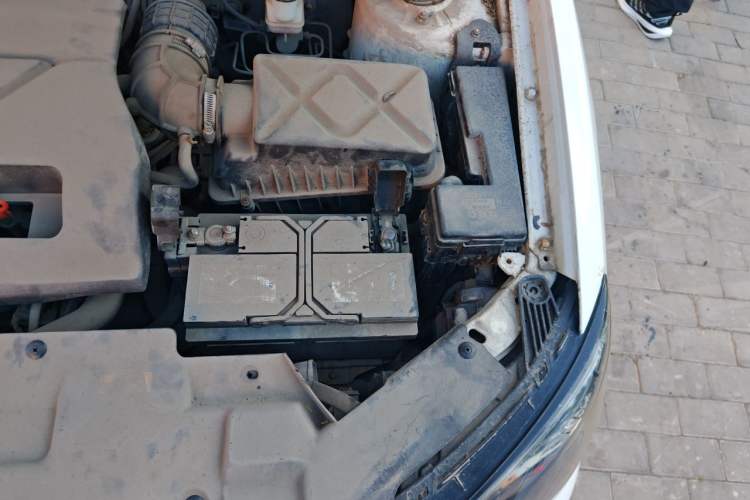 Used Geely Auto Emgrand 2014 Sedan 1.3T CVT Elite Model Engine Bay Left