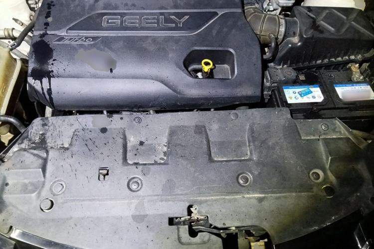 Used Geely Auto Emgrand 2014 Sedan 1.3T CVT Prestige Model Engine Bay