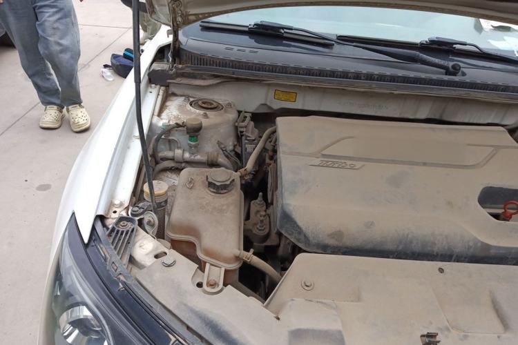 Used Geely Auto Emgrand 2014 Sedan 1.3T Manual Elite Model Engine Bay Right