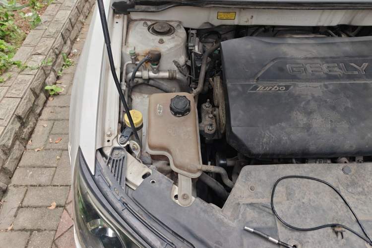 Used Geely Auto Emgrand 2014 Sedan 1.3T CVT Prestige Model Engine Bay Right