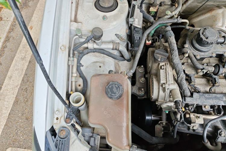 Used Geely Auto Emgrand 2014 Sedan 1.3T CVT Prestige Model Engine Bay Right