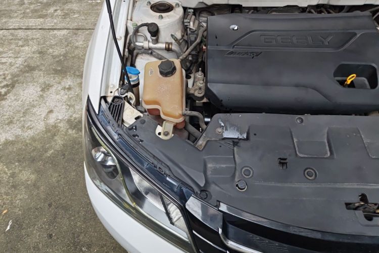 Used Geely Auto Emgrand 2014 Sedan 1.3T CVT Prestige Model Engine Bay Right