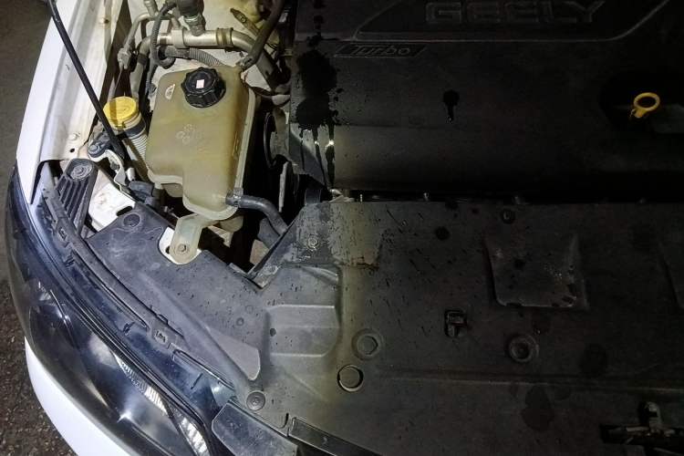Used Geely Auto Emgrand 2014 Sedan 1.3T CVT Prestige Model Engine Bay Right