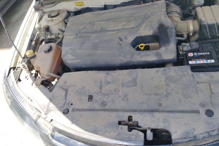 Used Geely Auto Emgrand 2014 Sedan 1.3T Manual Luxury Model Engine Bay Right