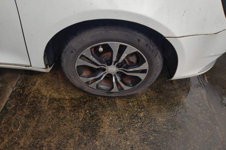 Used Geely Auto Emgrand 2014 Hatchback 1.5L Manual Elite Model Exterior 1