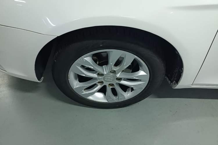Used Geely Auto Emgrand 2014 Sedan 1.5L CVT Elite Model Exterior 4