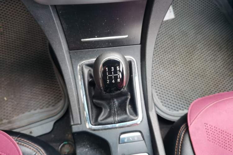 Used Geely Auto Emgrand 2014 Hatchback 1.5L Manual Fashion Edition Gear Lever