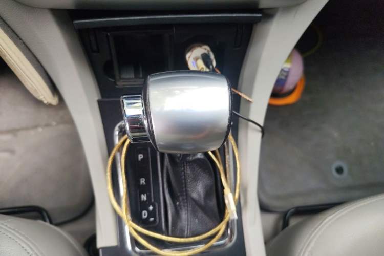 Used Geely Auto Emgrand 2014 Sedan 1.5L CVT Elite Model Gear Lever