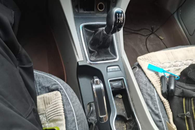 Used Geely Auto Emgrand 2014 Sedan 1.5L Manual Elite Model Gear Lever