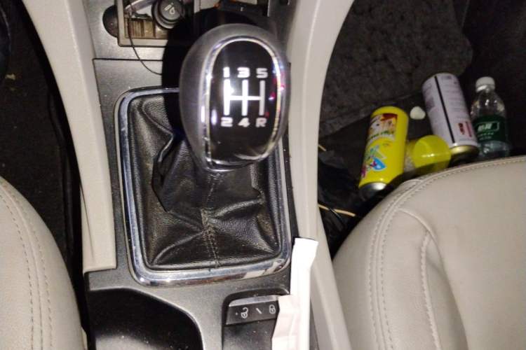 Used Geely Auto Emgrand 2014 Sedan 1.5L Manual Elite Model Gear Lever