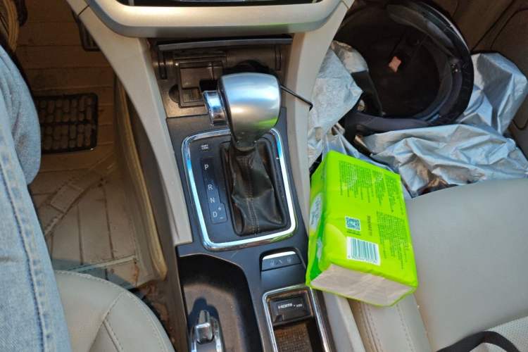 Used Geely Auto Emgrand 2014 Sedan 1.5L CVT Elite Model Gear Lever