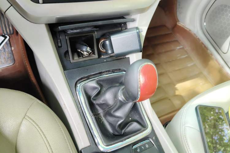 Used Geely Auto Emgrand 2014 Sedan 1.5L Manual Elite Model Gear Lever