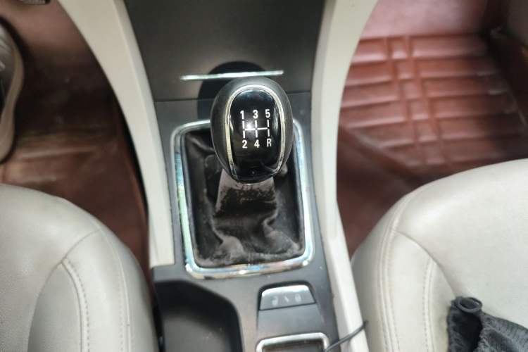 Used Geely Auto Emgrand 2014 Sedan 1.5L Manual Elite Model Gear Lever