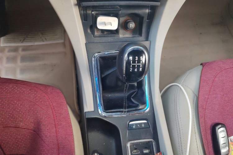 Used Geely Auto Emgrand 2014 Sedan 1.5L Manual Elite Model Gear Lever