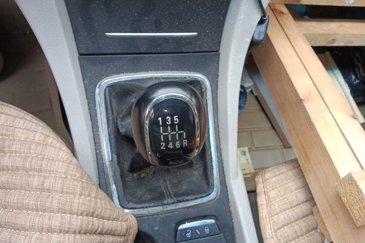 Used Geely Auto Emgrand 2014 Sedan 1.3T Manual Elite Model Gear Lever