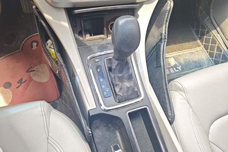 Used Geely Auto Emgrand 2014 Sedan 1.5L CVT Elite Model Gear Lever