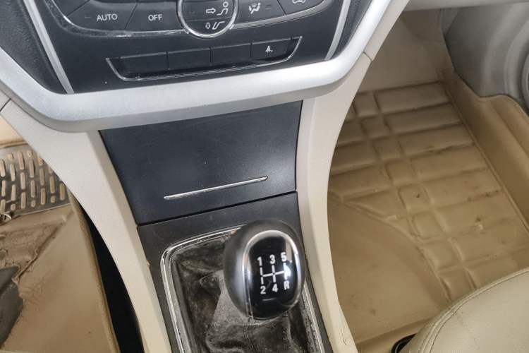 Used Geely Auto Emgrand 2014 Sedan 1.5L Manual Elite Model Gear Lever