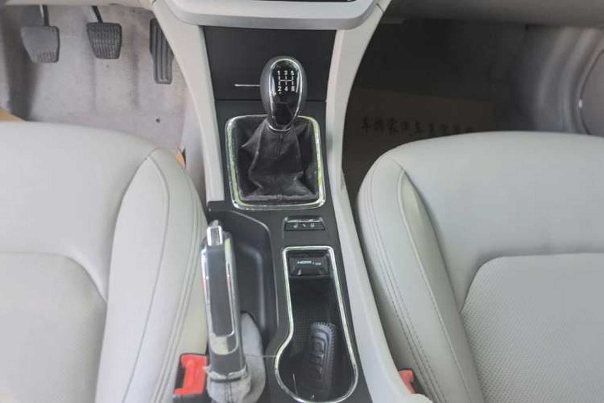 Used Geely Auto Emgrand 2014 Sedan 1.5L Manual Elite Model Gear Lever