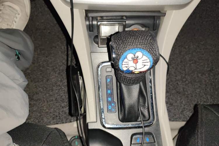 Used Geely Auto Emgrand 2014 Sedan 1.3T CVT Elite Model Gear Lever