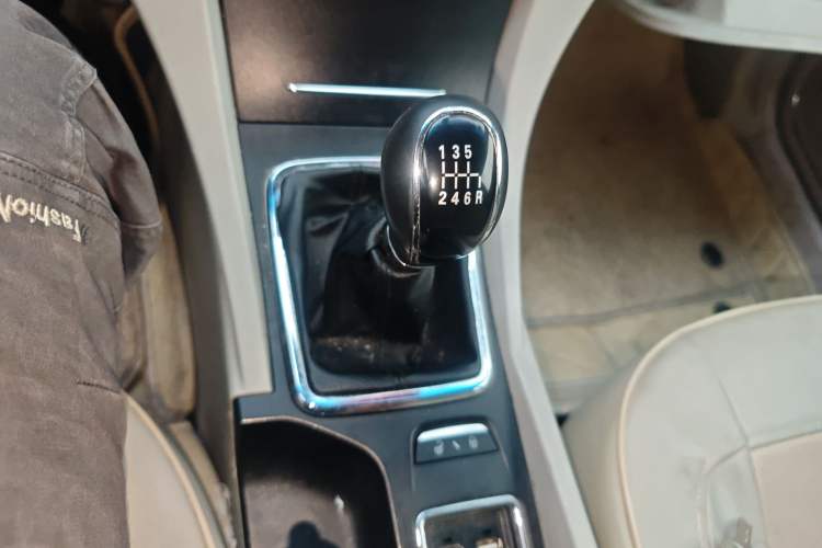 Used Geely Auto Emgrand 2014 Sedan 1.3T Manual Luxury Model Gear Lever
