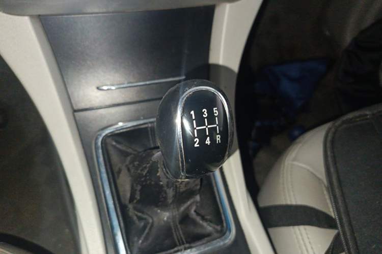 Used Geely Auto Emgrand 2014 Sedan 1.5L Manual Elite Model Gear Lever