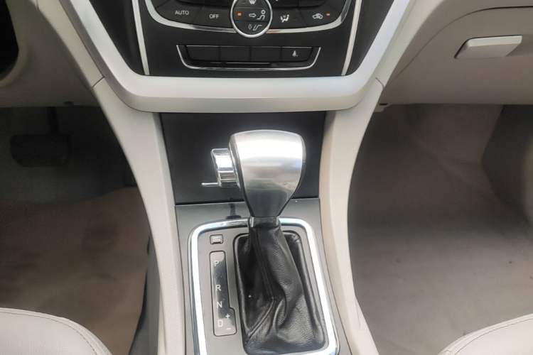 Used Geely Auto Emgrand 2014 Sedan 1.5L CVT Elite Model Gear Lever