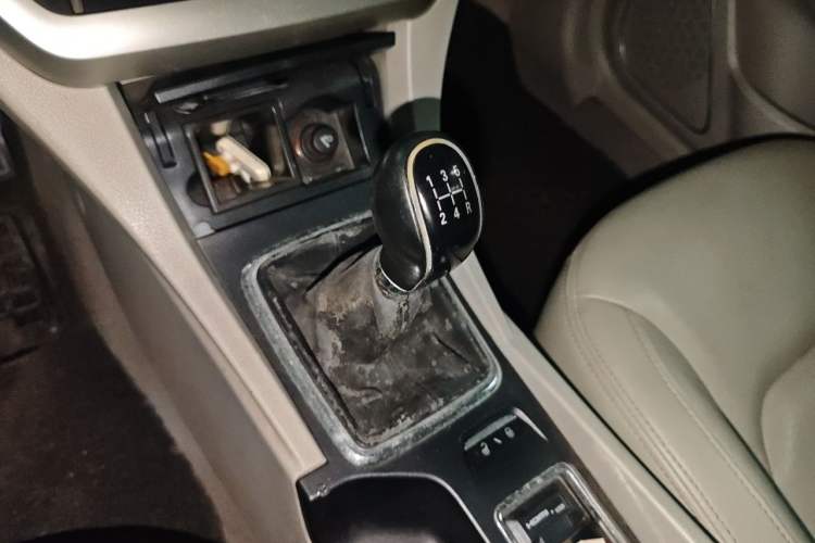 Used Geely Auto Emgrand 2014 Sedan 1.5L Manual Elite Model Gear Lever