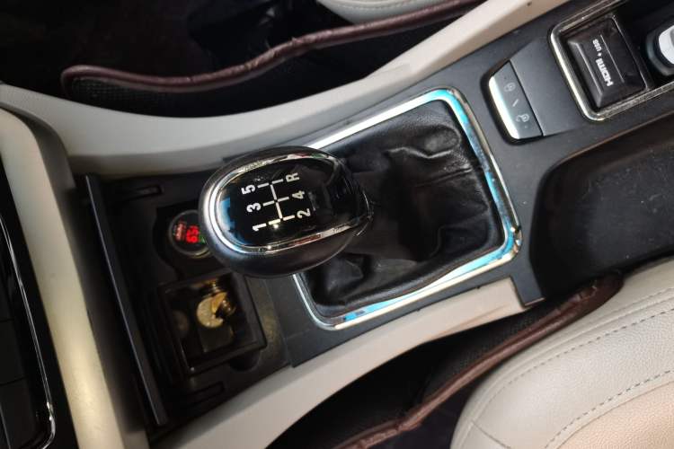 Used Geely Auto Emgrand 2014 Sedan 1.5L Manual Elite Model Gear Lever