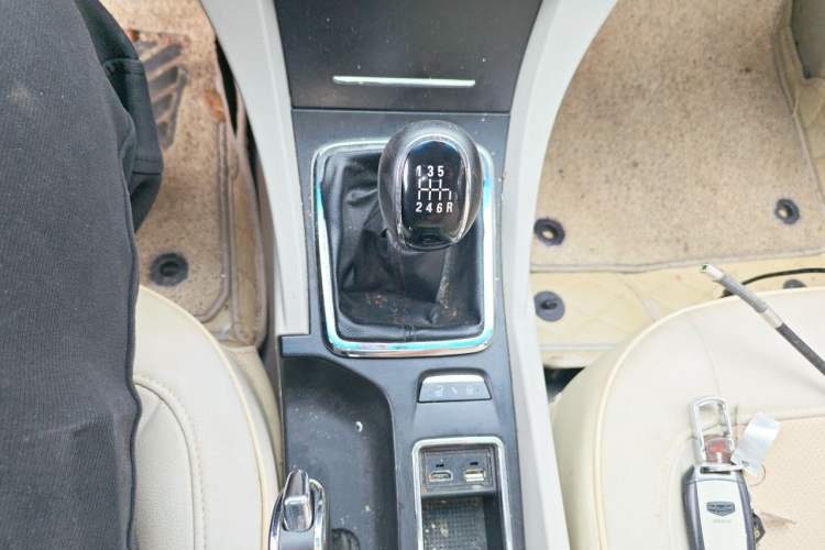 Used Geely Auto Emgrand 2014 Sedan 1.3T Manual Luxury Model Gear Lever