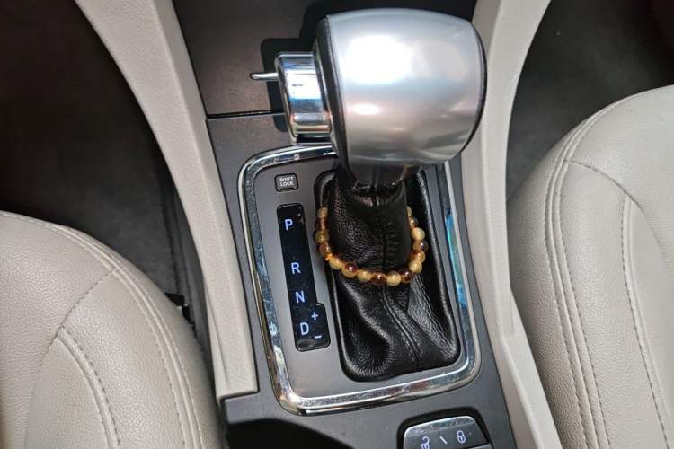 Used Geely Auto Emgrand 2014 Sedan 1.3T CVT Prestige Model Gear Lever