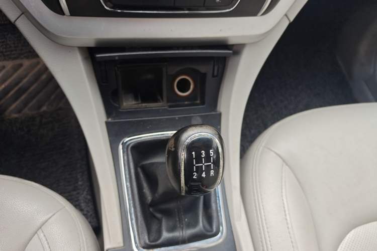 Used Geely Auto Emgrand 2014 Sedan 1.5L Manual Elite Model Gear Lever